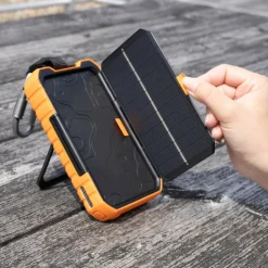 Xtorm Powerbanks|Solarladegeräte*RUGGED SOLAR POWERBANK 10.000 - Powerbank